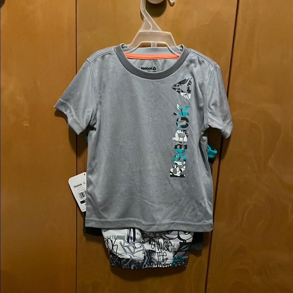 Reebok Gray Short Sleeve Graphic Tee